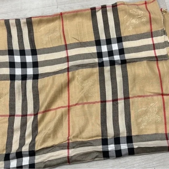 - Authentic BURBERRY stole - Picture 3 of 6